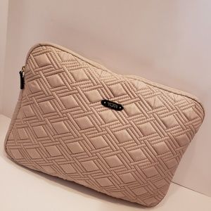 Tumi Bags - Tumi tan quilted computer case Tumi Bags - Tumi tan quilted computer case